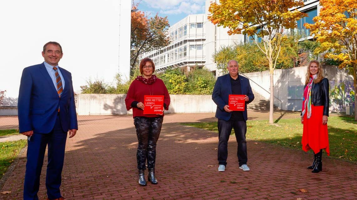 Kultusminister Lorz verleiht DKMS-Schulsiegel