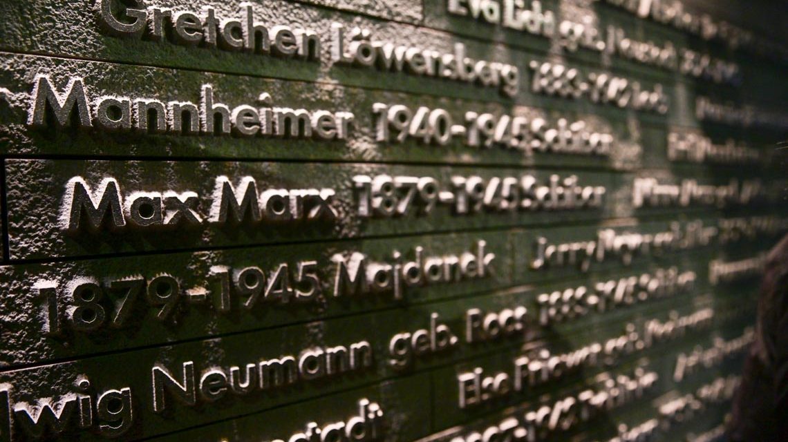 Gedenkstunde im Mahnmal am Standort der 1938 zerstörten großen Synagoge