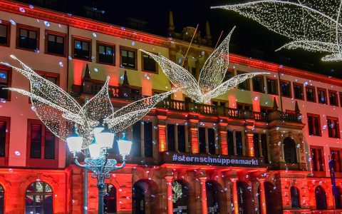 Das 12. Kalenderblatt steht. Der „Sternschnuppenmarkt" passt zum Monat Dezember.