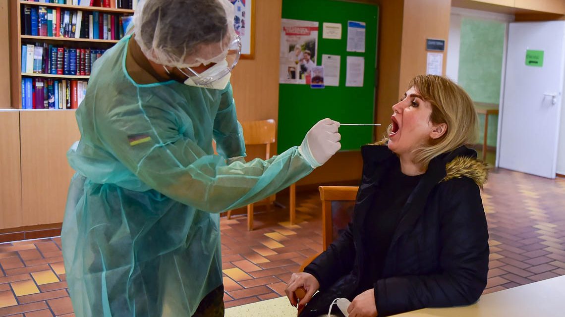 Anitgen Schnelltest in einer Pflegeeinrichtung, dem Moirtz-Lange Haus. ©2021 Volker Watschounek