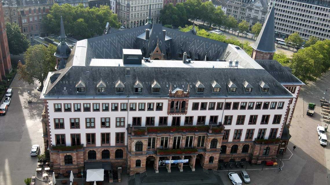 Dezernatsvertretung, Inzidenz, Wahlparty, Das neue Rathaus, gleich gegenüber des alten Rathauses, das heute als Standeasamt genutzt wird.