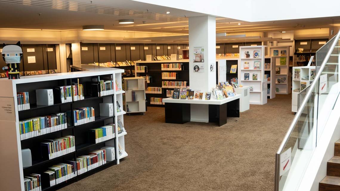 Stadtteilbibliotheken: Überall Bücher und andere Medien: Streifzug durch die Mauritius Mediathek mit neuer Zugangsregelung.