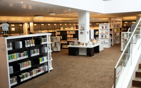 Stadtteilbibliotheken: Überall Bücher und andere Medien: Streifzug durch die Mauritius Mediathek mit neuer Zugangsregelung.
