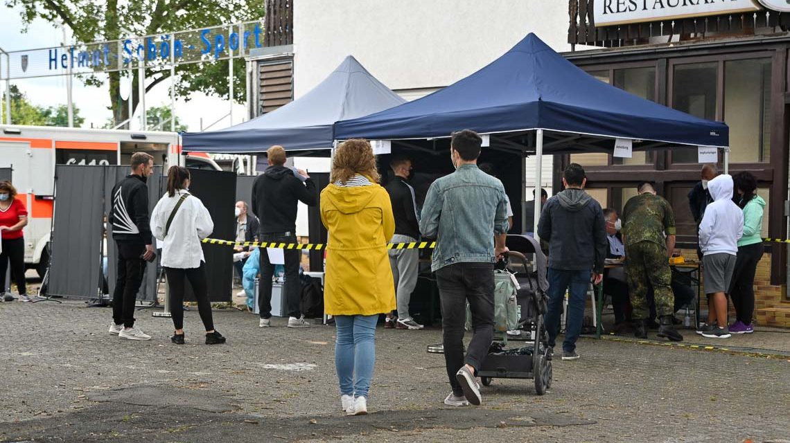Erst impfen ud dann zum Fußbalöl