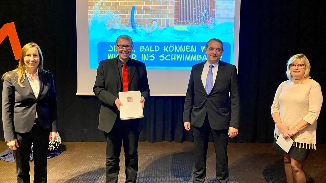 v.l.n.r.: Landtagsabgeordnete Astrid Wallmann, Stadtkämmerer Axel Imholz, Kultusminister Prof. Dr. R. Alexander Lorz , Schulleiterin der Friedrich-von-Bodelschwingh-Schule Susanne Breuer-Klein / Bäderlandschaft