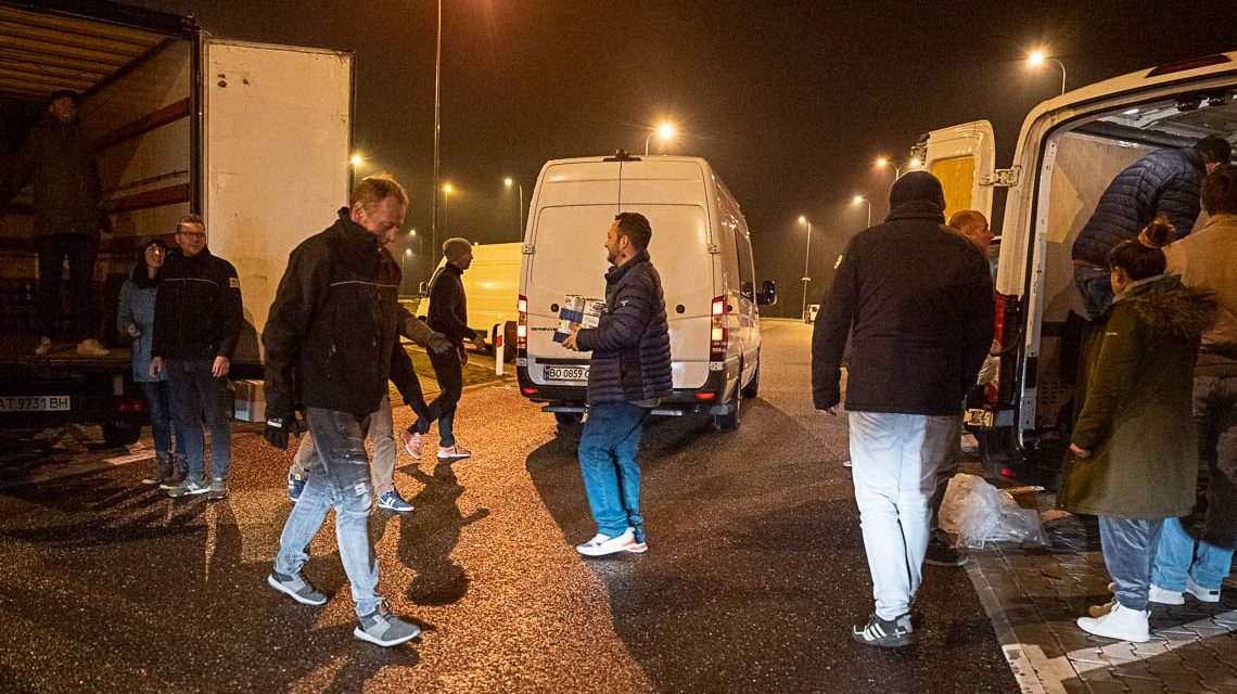 Rastplatz Polen, per Hand wird alles umgeladen