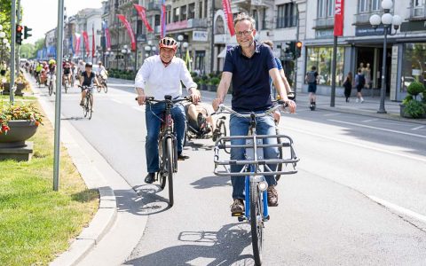 Stadtradeln: Dr. Andreas Hennig und OB Gert Uwe Mende fahren vorne weg.