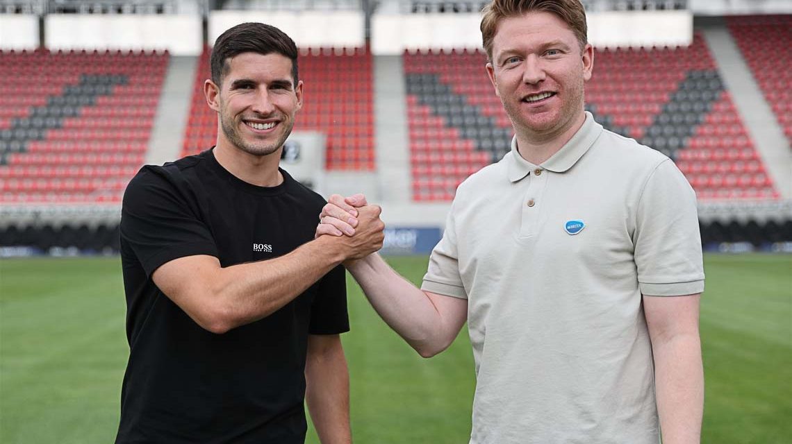 Robin Heusser unterschreibt beim SVWW ©2021 SVWW