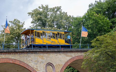 Nerobergbahn auf dem Weg zu Wiesbadens Hausberg.