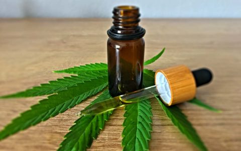 CBD ÖL, Dosierung Julia Teichmann auf Pixabay