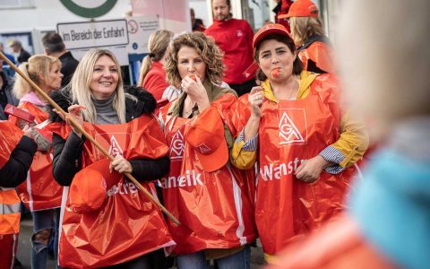 Warnstreik bei Federal-Mogul (Tenneco)