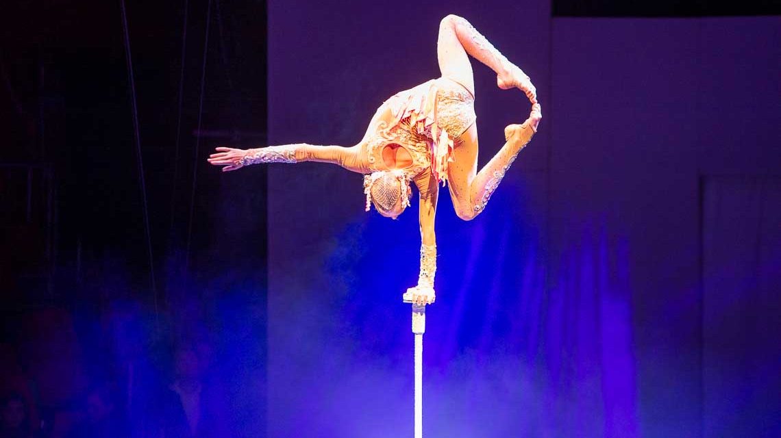 Handstandakrobatik mit Vladyslava-Naraieva, bald von Monte Carlo