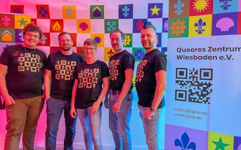 Vorstand und Leitung des Queeres Zentrum Wiesbaden(v.l.n.r. Lukas Fachinger, Rico Ullmann, Kathrin Tablack, Peter Hofacker, Manuel Wüst)