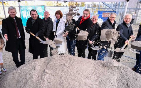 Spatenstich für den Erweiterungsbau der Hebbelschule