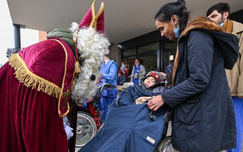 Der Nikolaus kommt ins Zwerg Nase Zentrum