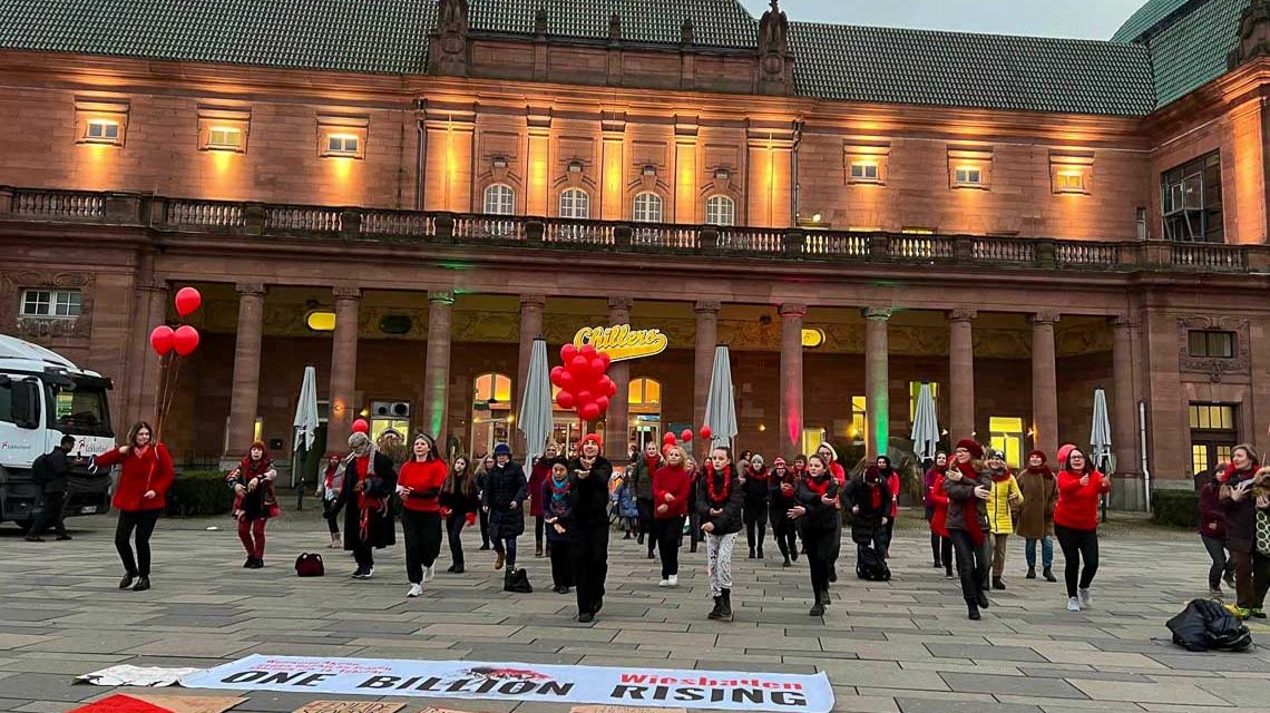 One Billion Rising, Aktion am Hauptbahnhof