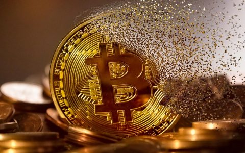 Bitcoin zerbröselt