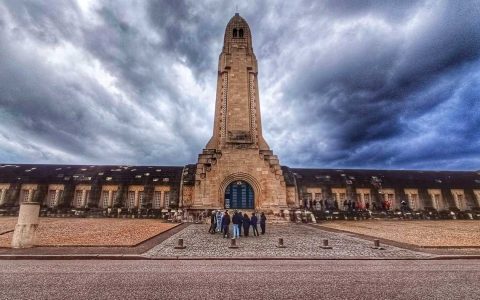 Beeindruckender Tagesausflug der Firmis nach Verdun mit Besichtigung des Mémorial de Verdun.