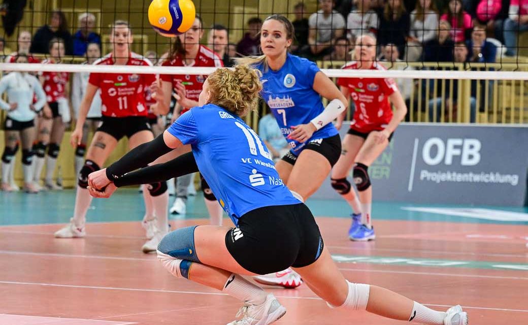 VC Wiesbaden: Lena Große Scharmann in der Feldabwehr