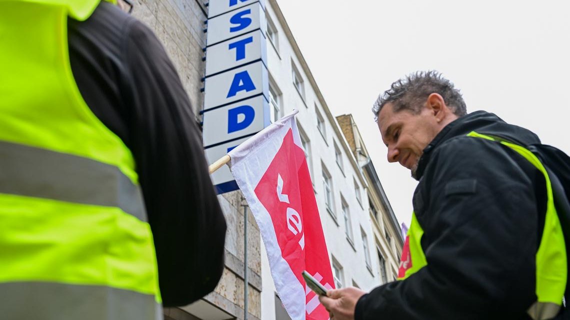 Warnstreik Karstadt Kaufhof Wiesbaden