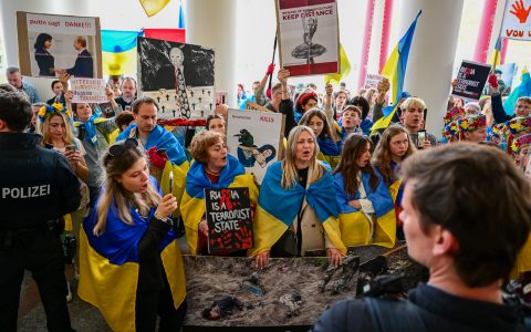 Protest gegen den Auftritt von Anna Netrebko