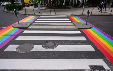 Regenbogen Zebrastreifen in der Burgstraße