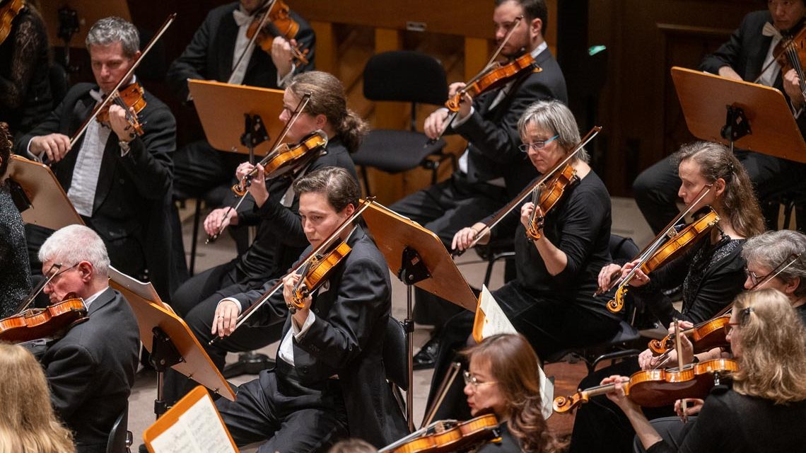 Symbolbild, Streicher beim 8. Sinfoniekonzert
