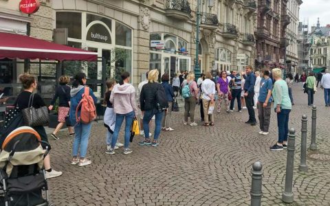 Schande stehen an der Mobilitätszentrale