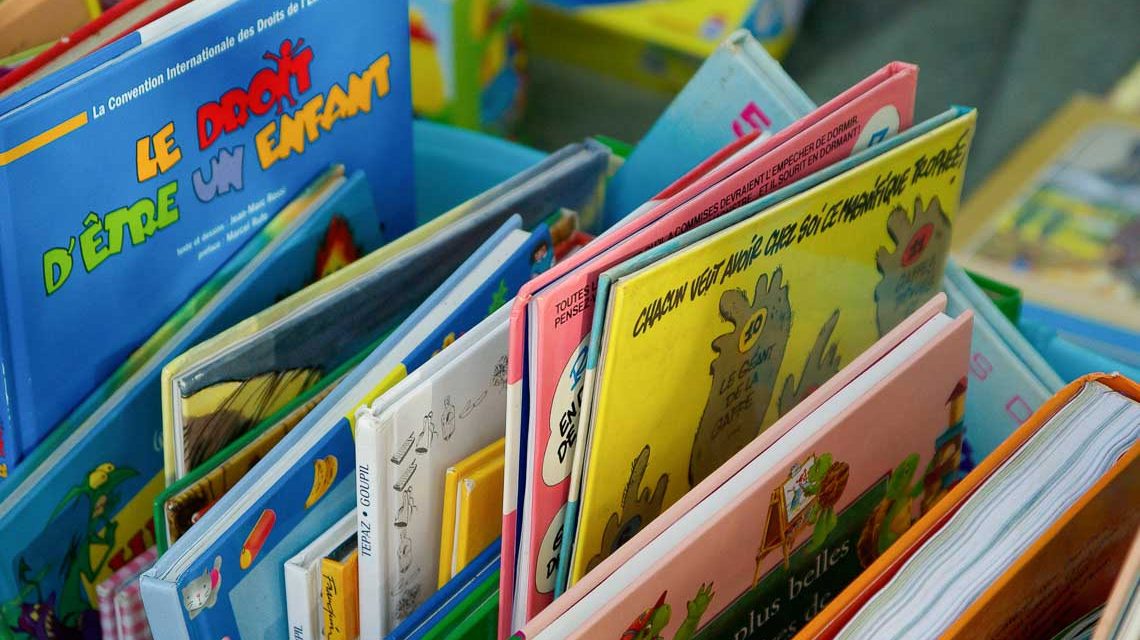 Kinderbücher auf dem Flohmarkt.