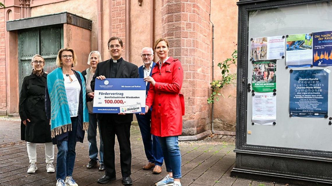 Symbolische Scheckübergabe von Lotto Hessen und der Deutschen Stiftung Denkmal. ©2023 Volker Watschounek