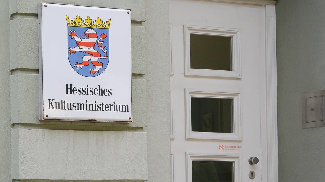 Eingang zum Kultusministerium am Luisenplatz