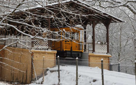 Nerobergbahn im Winterschlaf, oben auf dem Neroberg