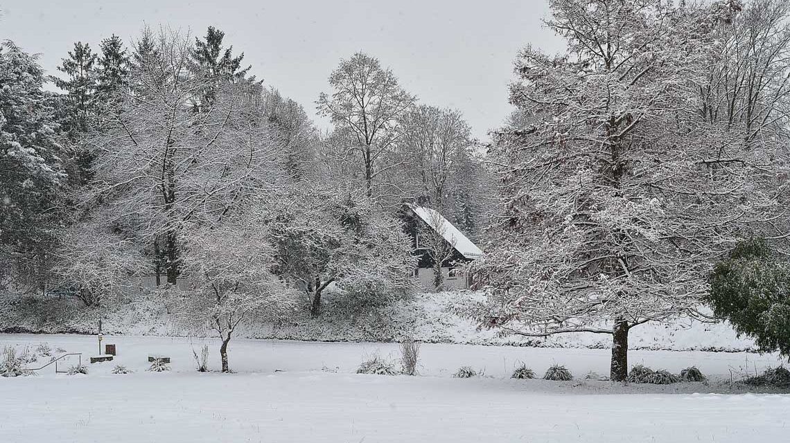 Archivbild: Schneedecke als Schalldämpfer: Über Nacht verwandelt sich Sonnenberg in ein weißes Winterdorf. Impressionen
