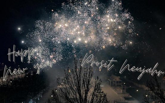 Feuerwerk am Kurhaus Wiesbaden: Prosit Neujahr
