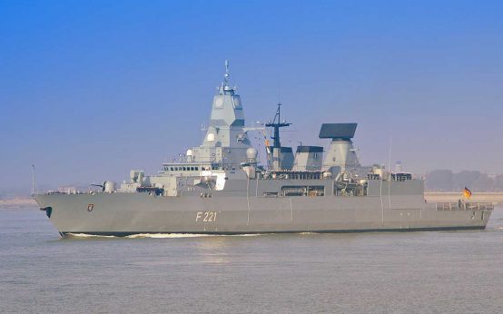 Fregatte Hessen auf ihrem Weg ins Rote Meer.