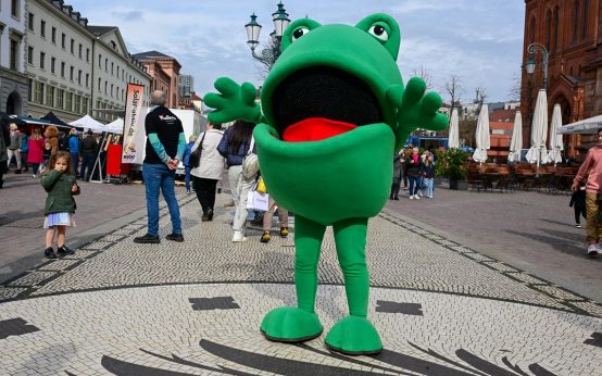 Günther Knallfrosch auf dem Ostermarkt