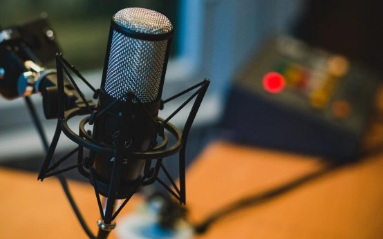 Podcast Symbolbild: Menschen, Themen, heiße Quellen