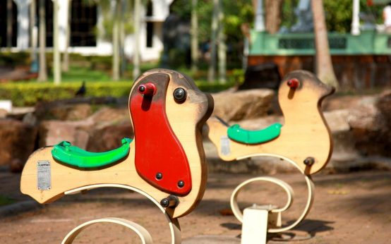 Wipptier auf Kinderspielplatz.