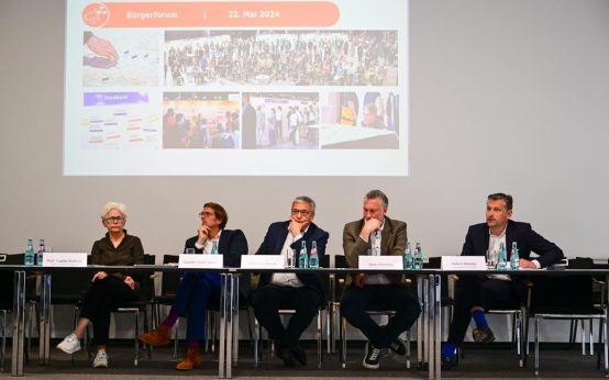 Professorin Sophie Wolfrum, Amtsleiter Camillo Huber-Braun, Oberbürgermeister Gert-Uwe Mende, Planungsreferent Sven Kötschau und SEG-Geschäftsführer Roland Stöcklin.