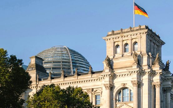 Reichstag Berlin, Symbol für Konjunktur und Handelszahlen in Deutschland.