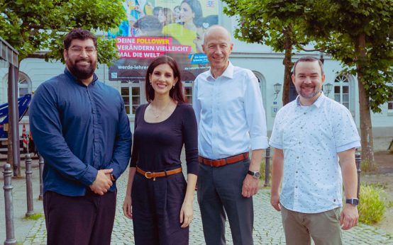 Evelyn Metz, Lehrerin für Spanisch und Politik & Wirtschaft aus Frankfurt am Main, Elisabethenschule (Gymnasium), · Hamid Bidardel, Lehrer für Englisch und Politik & Wirtschaft aus Kriftel, Weingartenschule Kriftel (Kooperative Gesamtschule), · Alexander Struss, Lehrer für Deutsch und katholische Religion aus Weilburg, Gymnasium Philippinum Weilburg (Gymnasium).