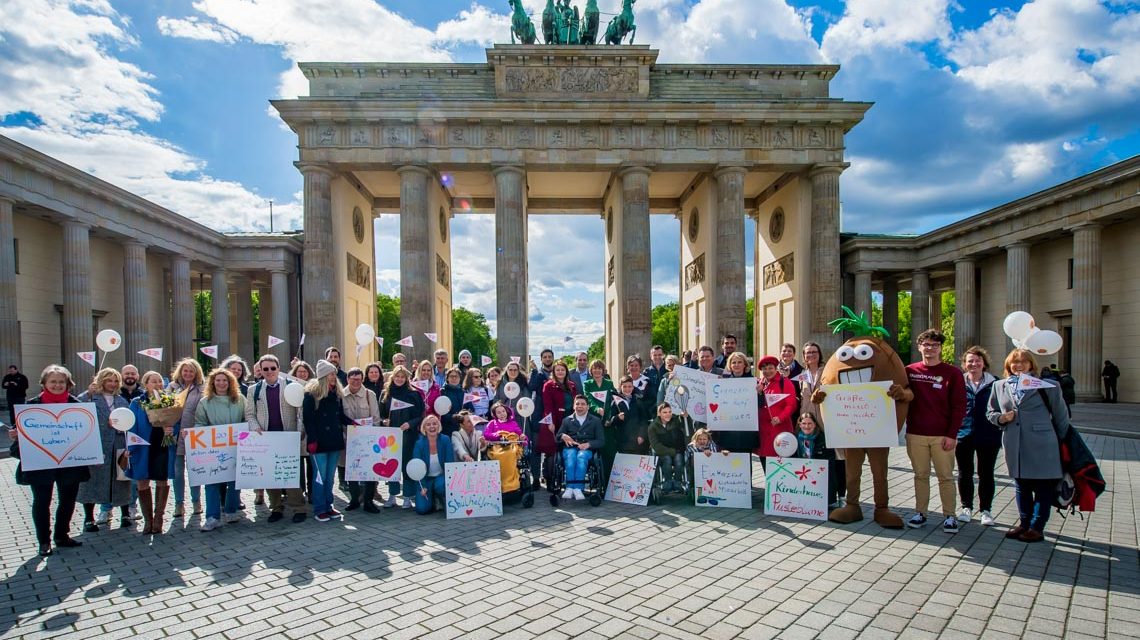 Startevent des Kinder-Lebens-Laufes in Berlin vor dem Brandenburger Tor setzt Inklusion in Aktion