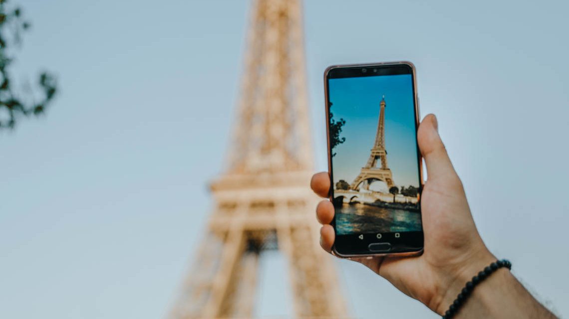 Eiffelturm in Paris mit Handy aufgenommen.