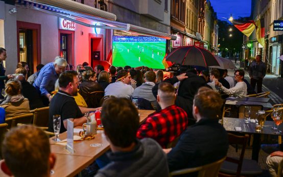 Pubic Viewing bei Brunox