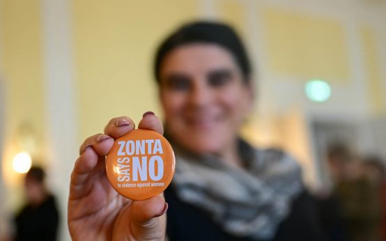 Zonta Club Wiesbaden: „Zonta says No“.