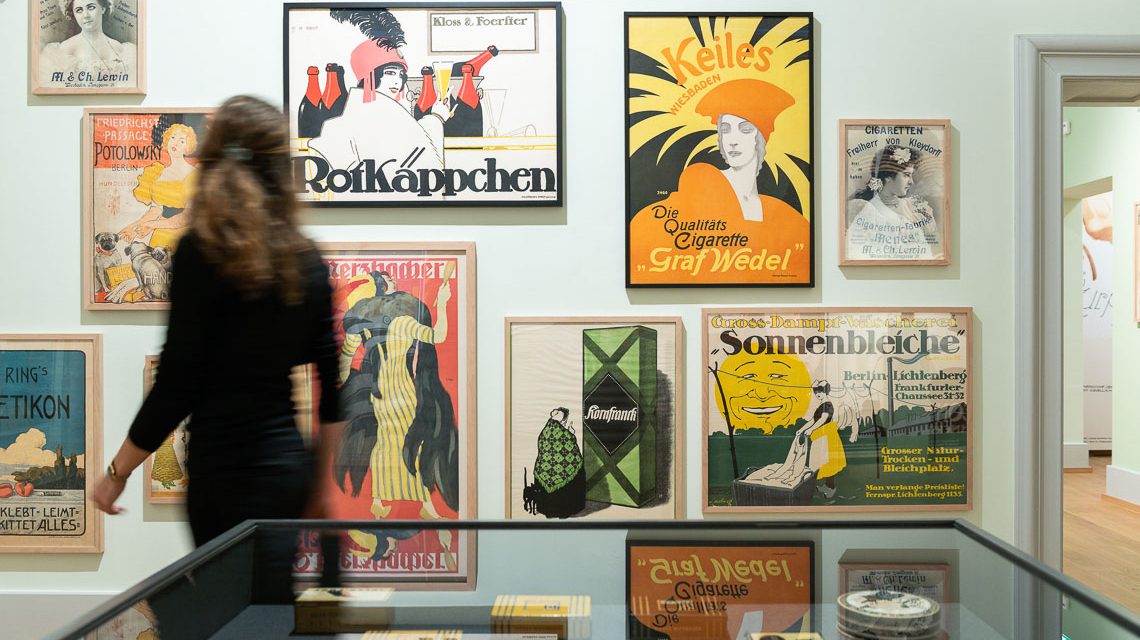 Museum Wiesbaden: Plakatgestalterinnen der Jahrhundertwende. Plakate und das Schaffenswerk von Frauen.