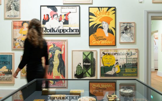Museum Wiesbaden: Plakatgestalterinnen der Jahrhundertwende. Plakate und das Schaffenswerk von Frauen.