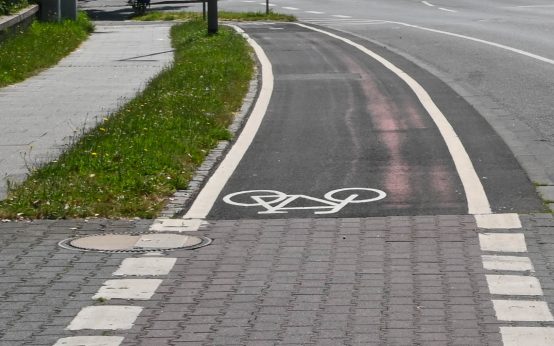 Bild zeigt Radweg in Biebrich.