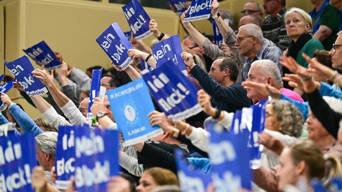 Sporthalle am Platz der Deutschen Einheit. Fans, Mein Block. VC Wiesaden