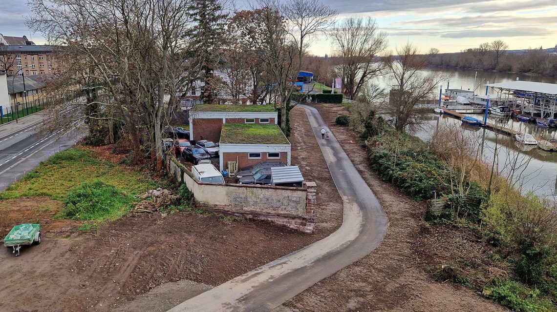 Neuer Radweg zwischen Kastel und Kaiserbrücke eröffnet.